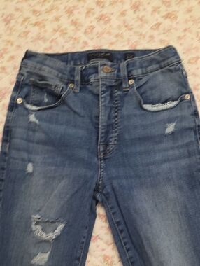 Lucky Brand Distressed High-Rise Blue Jeans